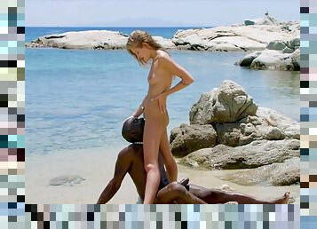 adulterio, peluda, al-aire-libre, coño-pussy, mamada, interracial, hardcore, negra, playa, facial