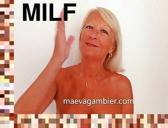 milf, blondinė