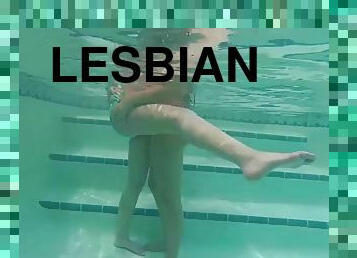 lesbienne, milf, couple, baisers, piscine