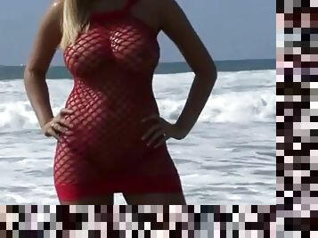Hot blonde marketa posing for bikini pleasure