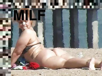 Latina MILF with juicy ass voyeur video