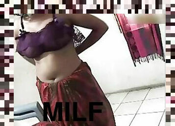 Awesome desi MILF fingering on cam