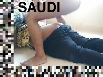 Saudi Stepmom Gets Stuck While Sweeping Under Bed When Stepson Fucks Her And Cum Out Her Big Ass