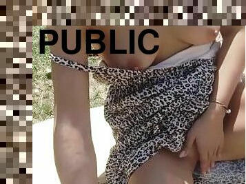 gros-nichons, masturbation, public, chatte-pussy, amateur, ados, branlette, doigtage, parc, clignotant