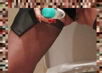 Squirting pissturbation all over my stockings and toilet