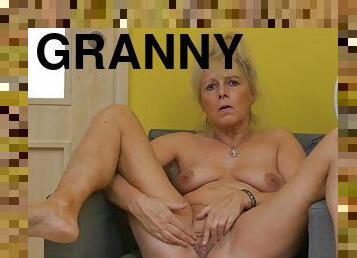 Euro granny Koko rubs her old cunt