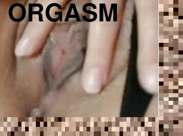 HOMEMADE BIG CLIT MASTURBATE AND CLOSE UP PUSSY ORGASM