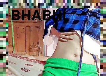 Desi bhabhi zula par baitakar apane pass wale uncle se chut chudwai 