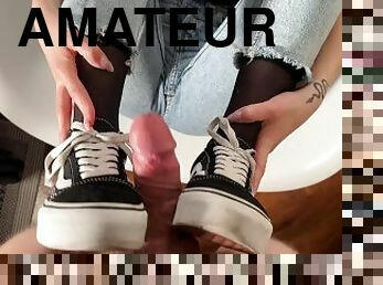 amateur, ados, pieds, ejaculation, fétiche, branlette-avec-les-pieds, en-nylon, réalité