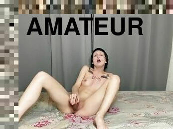 masturbation, chatte-pussy, amateur, ados, jouet, maison, doigtage, rasé, brunette, tatouage