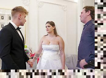 Taylee Wood In Bbw Bride Decided To Cheat On Her Fiance Before The Wedding