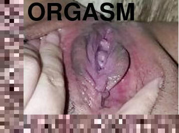 I MASTURBATE TO ORGASM, I SQUIRT, VERTICAL VIDEO