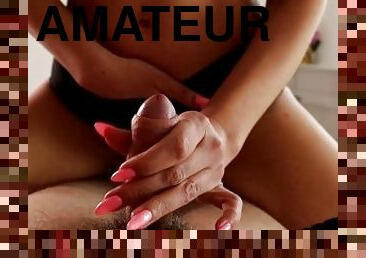 amateur, ejaculation-sur-le-corps, milf, branlette, black, pieds, bas, point-de-vue, fétiche, branlette-avec-les-pieds