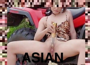 asiatique, clito, masturbation, en-plein-air, pisser, chatte-pussy, giclée, jouet, mignonne, rasé