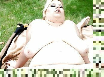 Who doesnt love big fat girls?