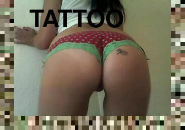 culotte, webcam, tatouage