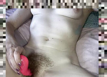 gros-nichons, poilue, masturbation, mamelons, orgasme, chatte-pussy, giclée, amateur, mature, milf