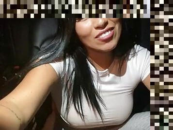 gros-nichons, masturbation, public, latina, voiture, solo, brunette