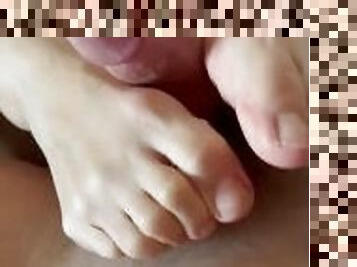 Footjob ITA amateur reality dick and foot POV fetish DIALOGHI ITA