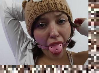 Hot amateur teen masturbates on webcam for her fans