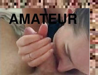 amateur, ejaculation-sur-le-corps, branlette, première-fois, ejaculation, boules, sucer