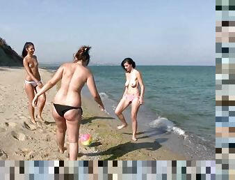 nudiste, public, chatte-pussy, plage, trio, naturel, bikini, rasé