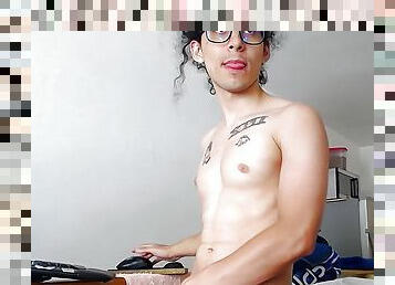 זין-ענק, הומוסקסואל, צעירה-18, מצלמת-אינטרנט, מנוקב, סולו, הסיסי, קעקוע