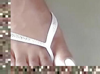 Ferfeet36 Flagra Close whit purple flip flop nice toes