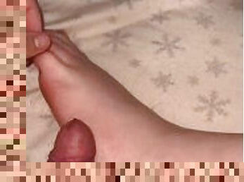 Chubby Small Dick Cums On His BBW Feet