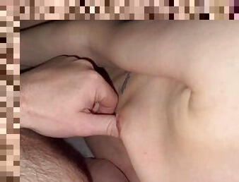 maigre, amateur, ejaculation-sur-le-corps, branlette, ejaculation