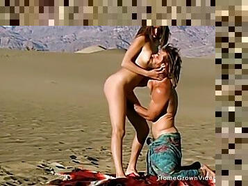 Hippie couple fucking outdoors