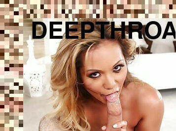 deepthroat-penis-masuk-ke-tenggorokan, sudut-pandang, teransang, berambut-pirang, pakaian-dalam-wanita