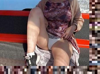 Public Pussy Flashing ended with Sex in Car