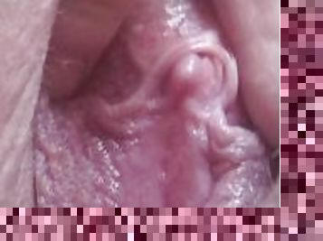 clitoris-bagian-atas-vagina-paling-sensitif, mastubasi, orgasme, vagina-pussy, amatir, remaja, wanita-gemuk-yang-cantik, basah, kecil-mungil-tiny, berair