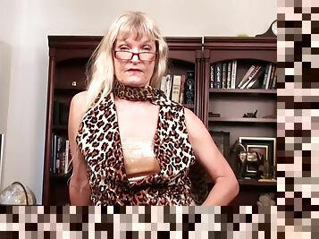 Granny dressed up like a slut for a striptease