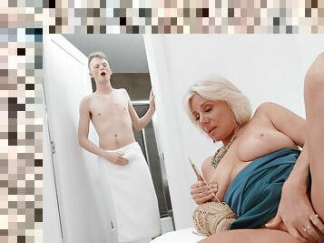 gros-nichons, masturbation, maman-et-garçon, mature, fellation, pornstar, maman, jeune-18, pute, attrapée