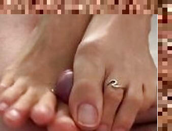 Sweet natural toes footjob with perfect technique