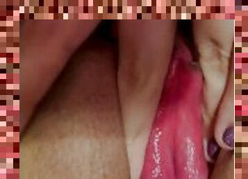 clitoris, masturbare-masturbation, pasarica, amatori, cu-degetelul, stramta, frumusica, solo, uda, tatuaj