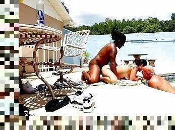 asiático, teta-grande, masturbação, mulher-madura, estrela-porno, penetração-de-braço, câmara, praia, vigia, piscina