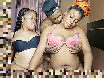 Thriller! Several hot African cuties have foreplay