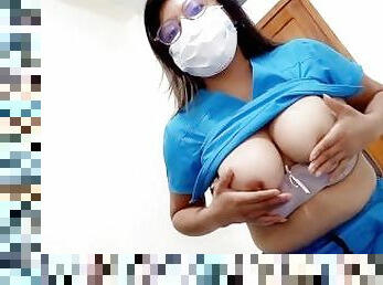 Enfermera desvergonzada hace porno casero en su lugar de trabajo