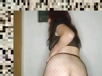 Sexy secretaria se desnuda para su jefe