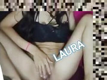 Hermosa mujer latina se masturba en su silla como una reina puta