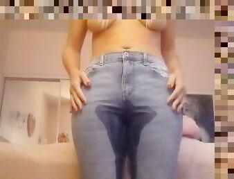 Blonde Bimbo Peeing her Jeans