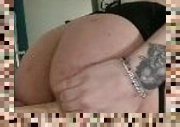 cul, gros-nichons, amateur, fellation, ejaculation-sur-le-corps, jouet, branlette, solo, tatouage