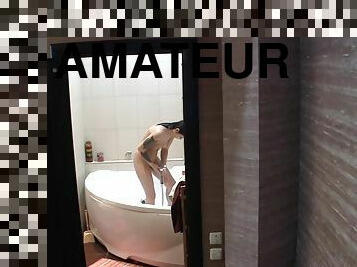 baignade, amateur, ados, hardcore, coquine, fétiche, douche, solo, tatouage, taquinerie