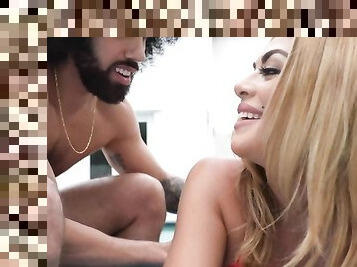 Gros nichons, Orgasme, En plein air, Chatte (Pussy), Échangistes et libertins, Fellation, Énorme bite, Milf, Latina, Pornstar